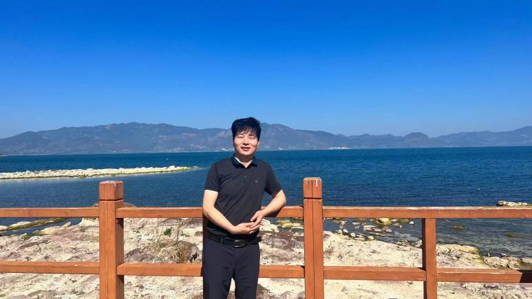 王明